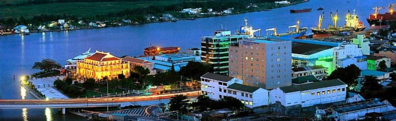 Cảnh quan Cảng Nhà Rồng bên sông Sài Gòn tại TP HCM nhìn từ xa